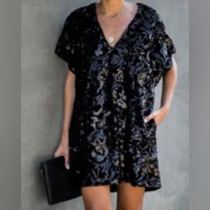Black velvet sequin dress with pockets - size M